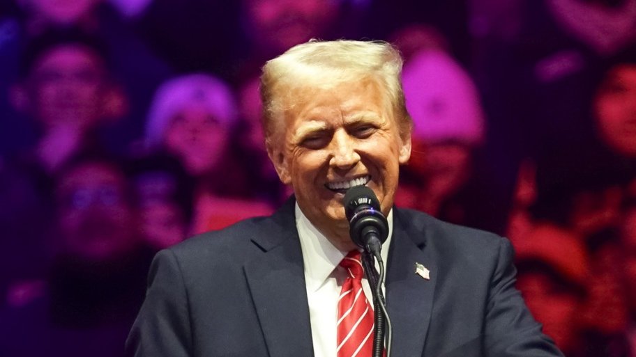 "Mnogi na ovo čekaju godinama i decenijama": Koje je sve odluke Tramp doneo otkako je postao predsednik? 7