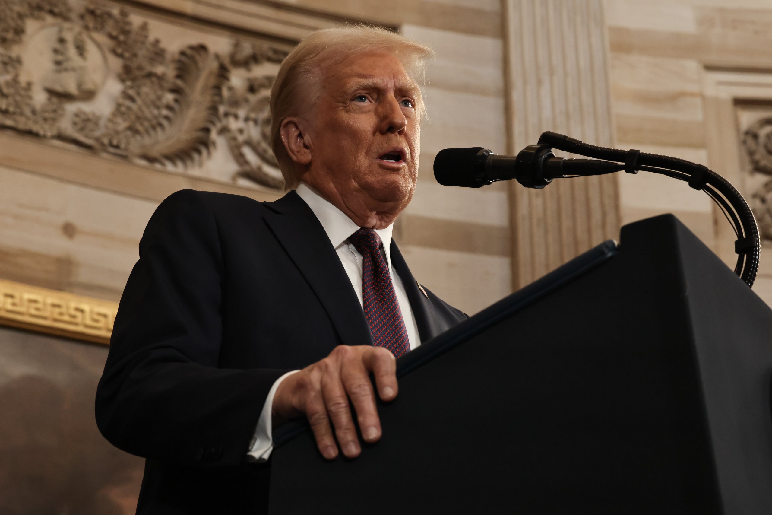 Tramp postao 47. predsednik SAD: Poručio da "zlatno doba Amerike počinje", kritikovao Bajdena i naglasio da će vratiti Panamski kanal (FOTO, VIDEO) 2 Tramp postao 47. predsednik SAD: Poručio da "zlatno doba Amerike počinje", kritikovao Bajdena i naglasio da će vratiti Panamski kanal (FOTO, VIDEO) 2