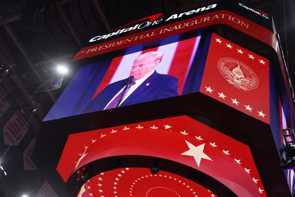 "Mnogi na ovo čekaju godinama i decenijama": Koje je sve odluke Tramp doneo otkako je postao predsednik? 6