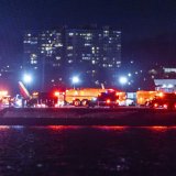 Sudarili se putnički avion i helikopter u Vašingtonu: Ne očekuje se da ima preživelih, među putnicima bili i ruski svetski prvaci u klizanju (FOTO, VIDEO) 6