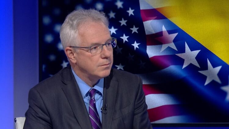 Na utakmici Igokee i Crvene Zvezde ambasador SAD prikazan kao nacista 1