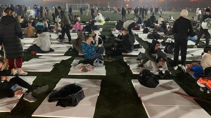 Studenti u Čortanovcima, biciklisti stigli do Inđije na putu ka Novom Sadu 7 stiropor i lezanje na travi