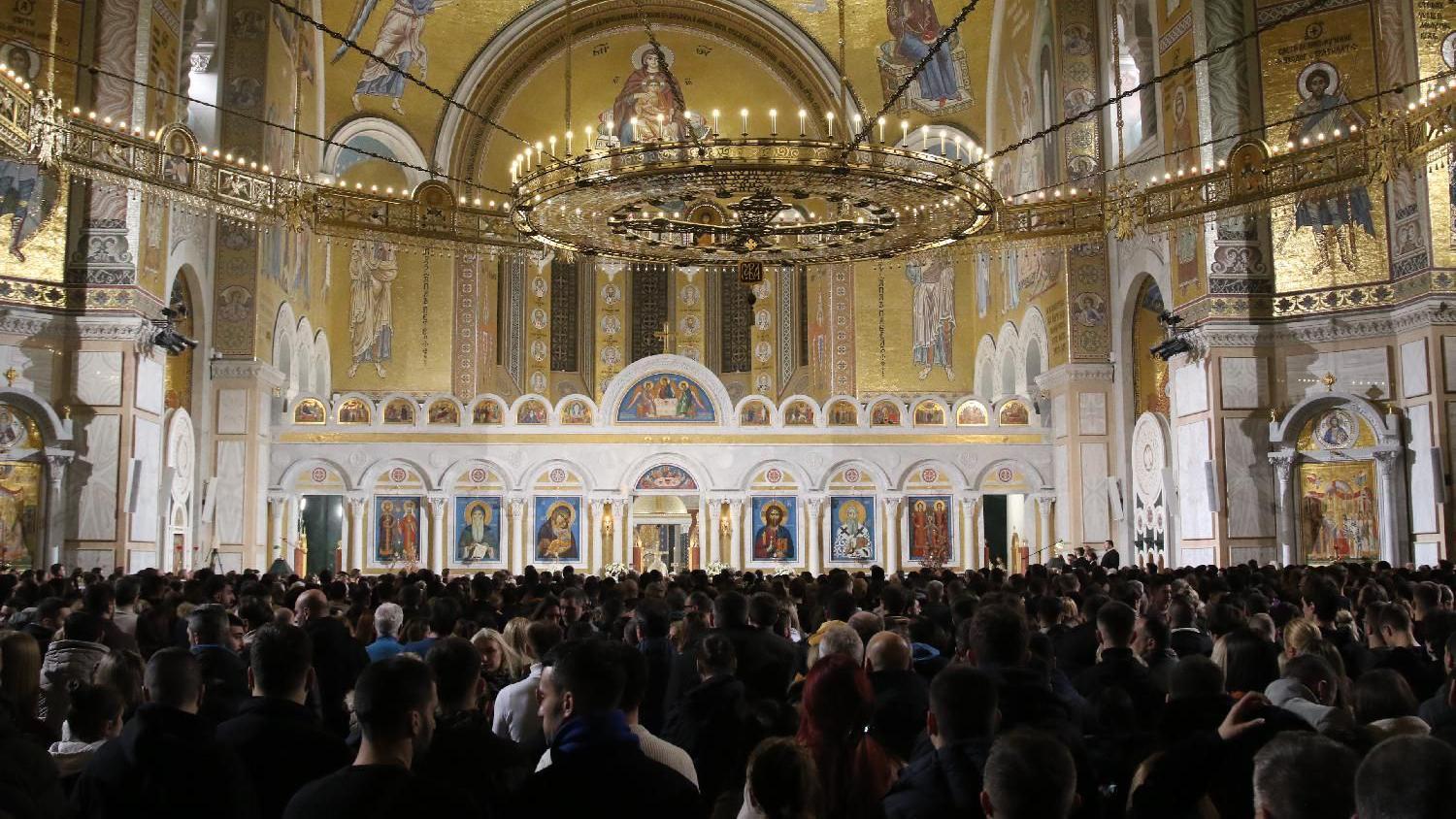 Pravoslavni hrišćani širom sveta slave Božić 5 Božićna liturgija i vernici u Beogradu