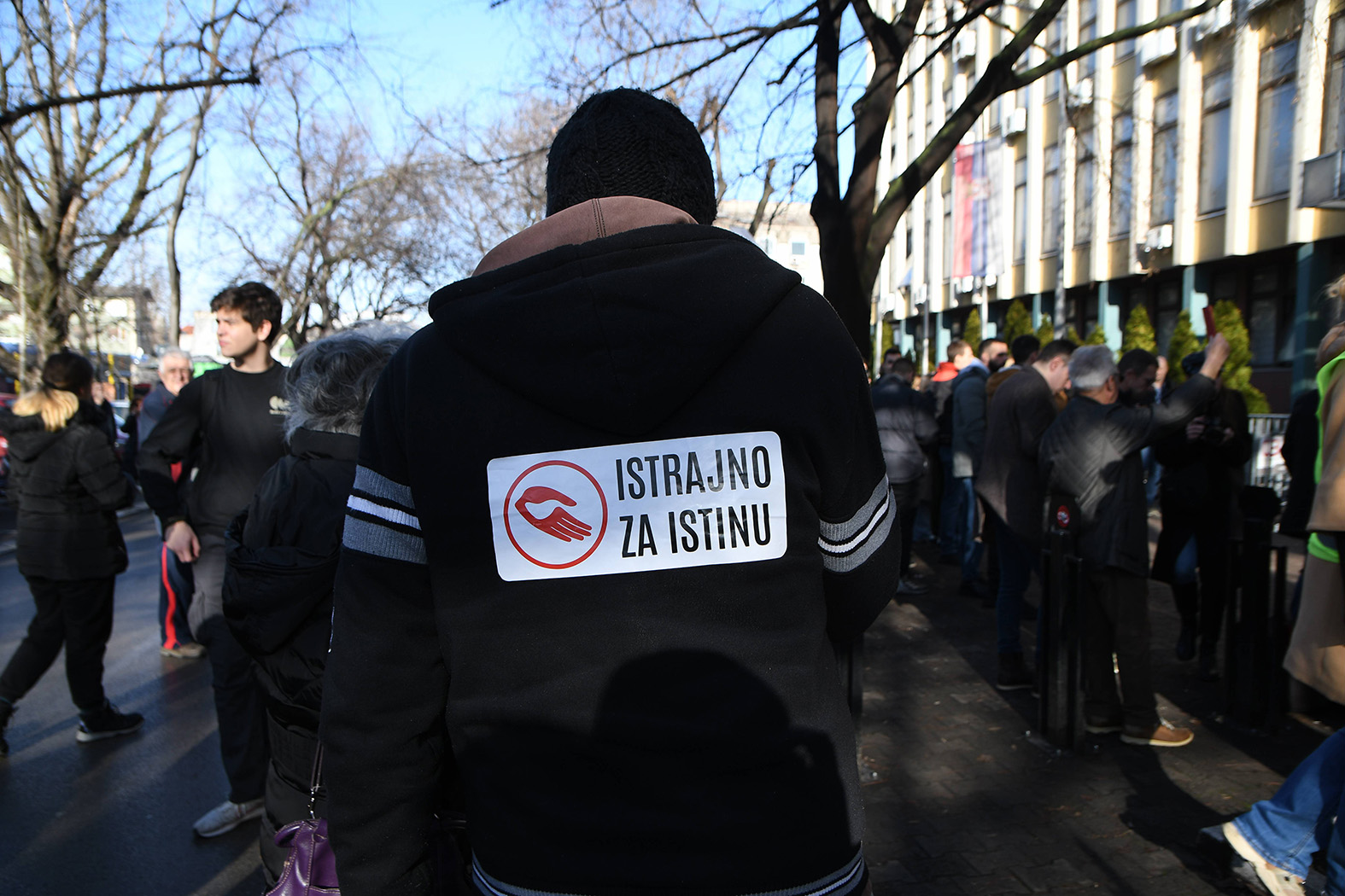 "Hej, Zago, Zago da je sreće...": Studenti ispred suda u Novom Sadu najavili odlazak u BIA (FOTO; VIDEO) 7 "Hej, Zago, Zago da je sreće...": Studenti ispred suda u Novom Sadu najavili odlazak u BIA (FOTO; VIDEO) 7