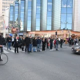 Profesori blokirali raskrsnicu kod kampusa u Novom Sadu, zahtevaju istragu o "zvučnom topu" 5