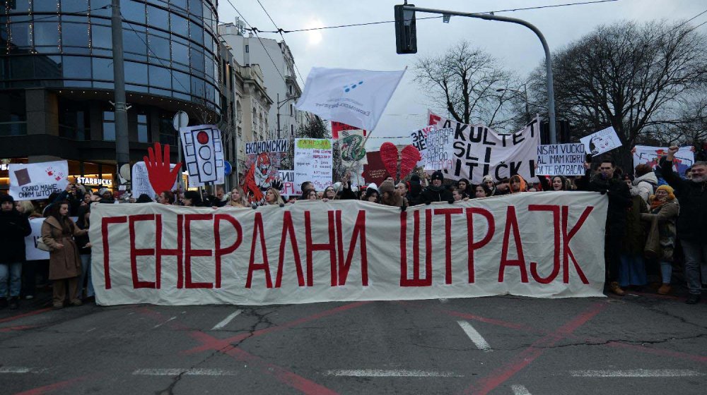 Profesor Mirko Rosić pručio studentima: Ja ih molim da nastave sa lečenjem bolesti ovog društva 1