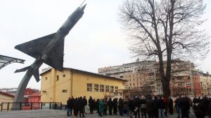 Sindikat Vazduhoplovne akademije saopštio je da je Ministarstvo prosvete danas na sve probleme, koje je iniciralo u toj školi, odgovorilo predlogom da, umesto Srđana Čokorila, za novog vršioca dužnosti direktora bude postavljena Sonja Božić.