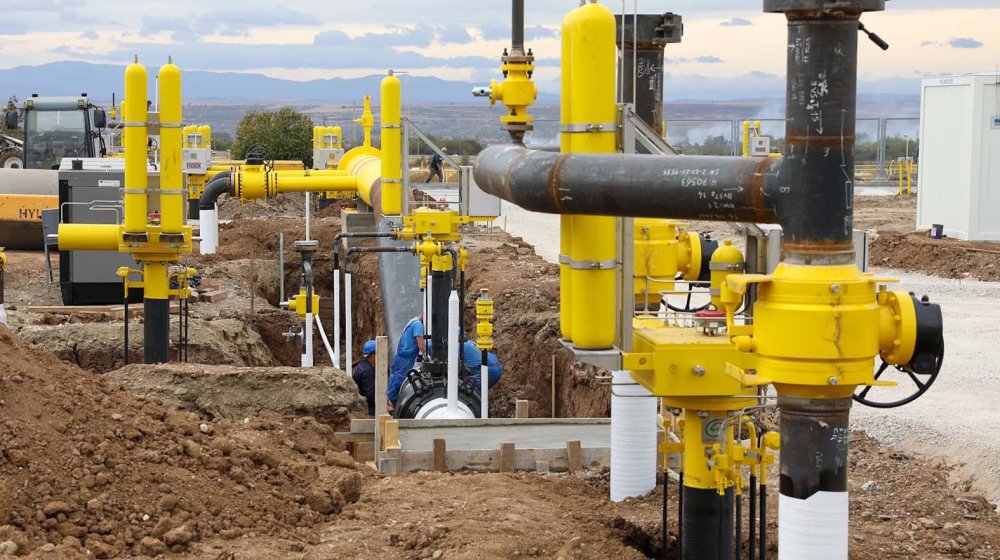 Vučić saopštio da je Srbija od danas ostala bez 1,7 miliona kubnih metara gasa iz Azerbejdžana 1