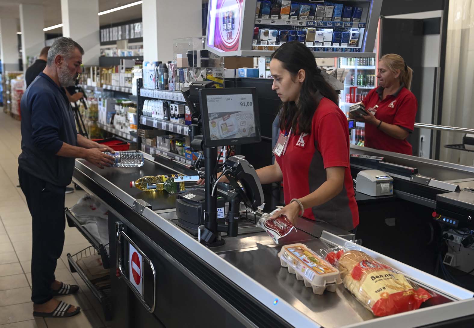 "Niko neće korigovati cenu nadole ako ne mora": Šta su državne akcije za niže cene i "pretnje" trgovcima donele potrošačima? 2