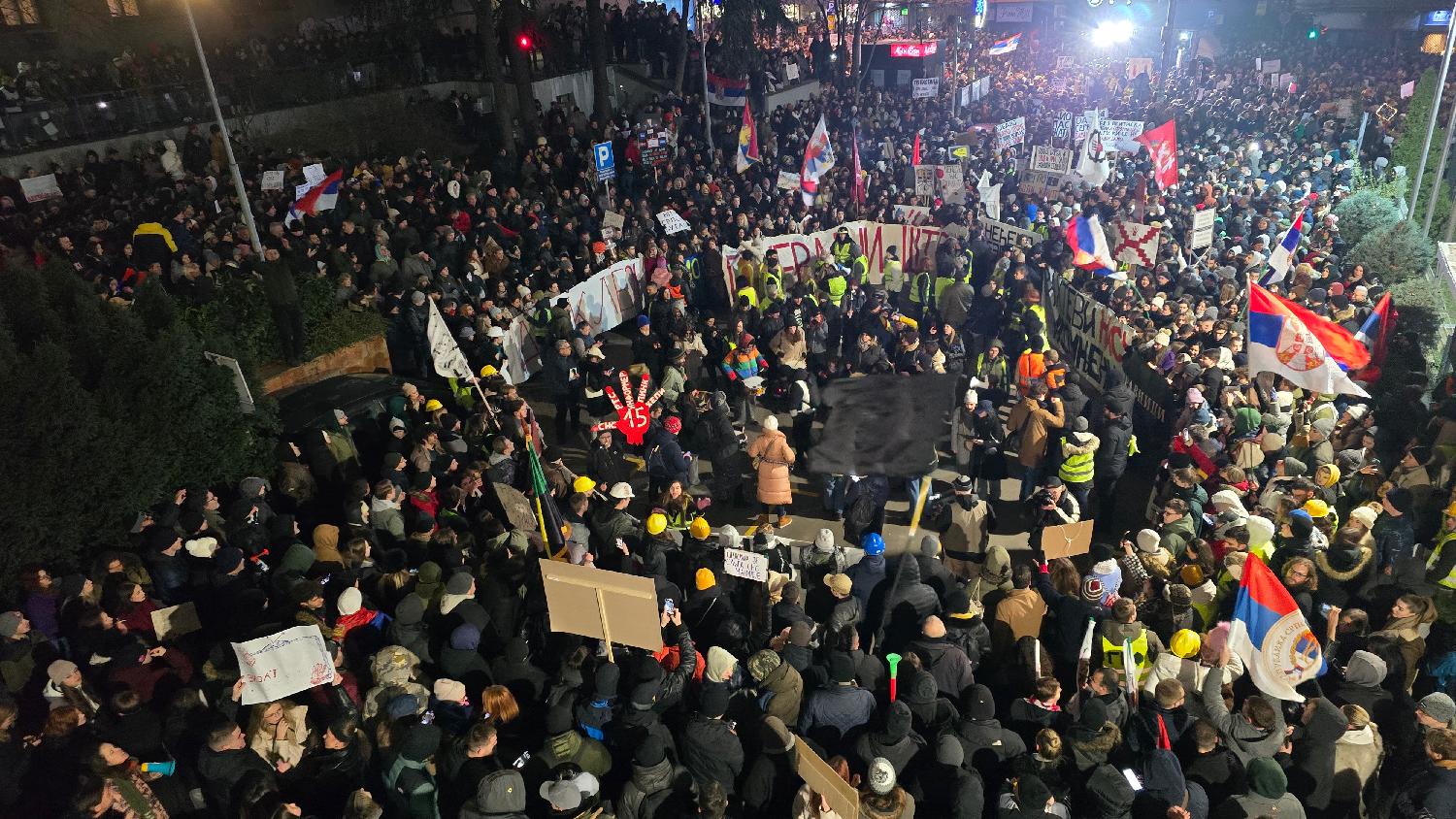 (FOTO) Protest ispred RTS-a 'Naše pravo da znamo sve' u slikama 6 (FOTO) Protest ispred RTS-a 'Naše pravo da znamo sve' u slikama 6