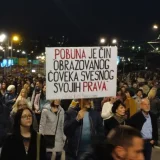 RTS tvrdi da je ekipa Dnevnika fizički sprečena da izveštava sa blokade na Autokomandi (VIDEO) 4