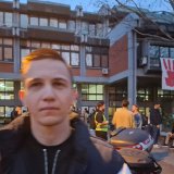 Građani se okupili ispred Pravnog fakulteta u Novom Sadu da spreče skup ekstremnih desničara (VIDEO, FOTO) 10