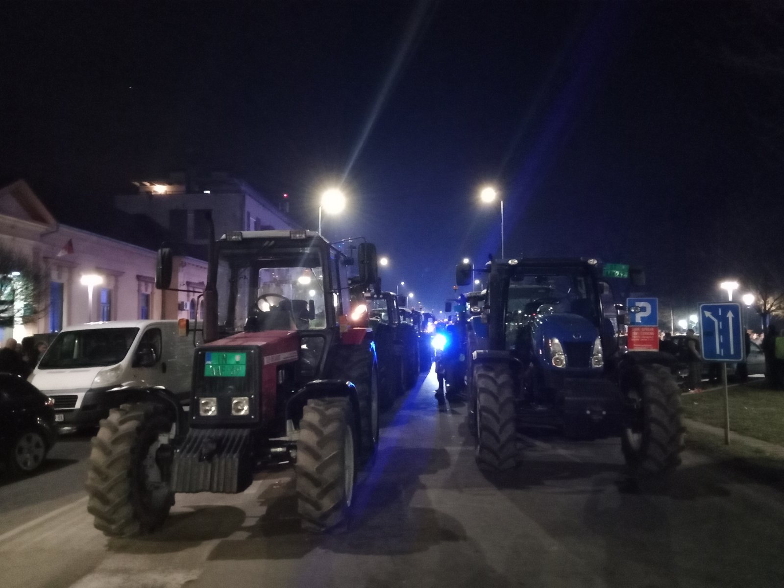 Studenti iz Beograda peške stigli u Novi Sad, odali poštu nastradalima: Noć će provesti na fakultetima, skup protekao bez incidenata (FOTO, VIDEO) 33