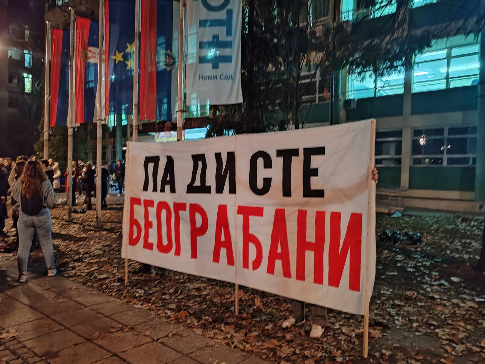 Studenti iz Beograda peške stigli u Novi Sad, odali poštu nastradalima: Noć će provesti na fakultetima, skup protekao bez incidenata (FOTO, VIDEO) 12