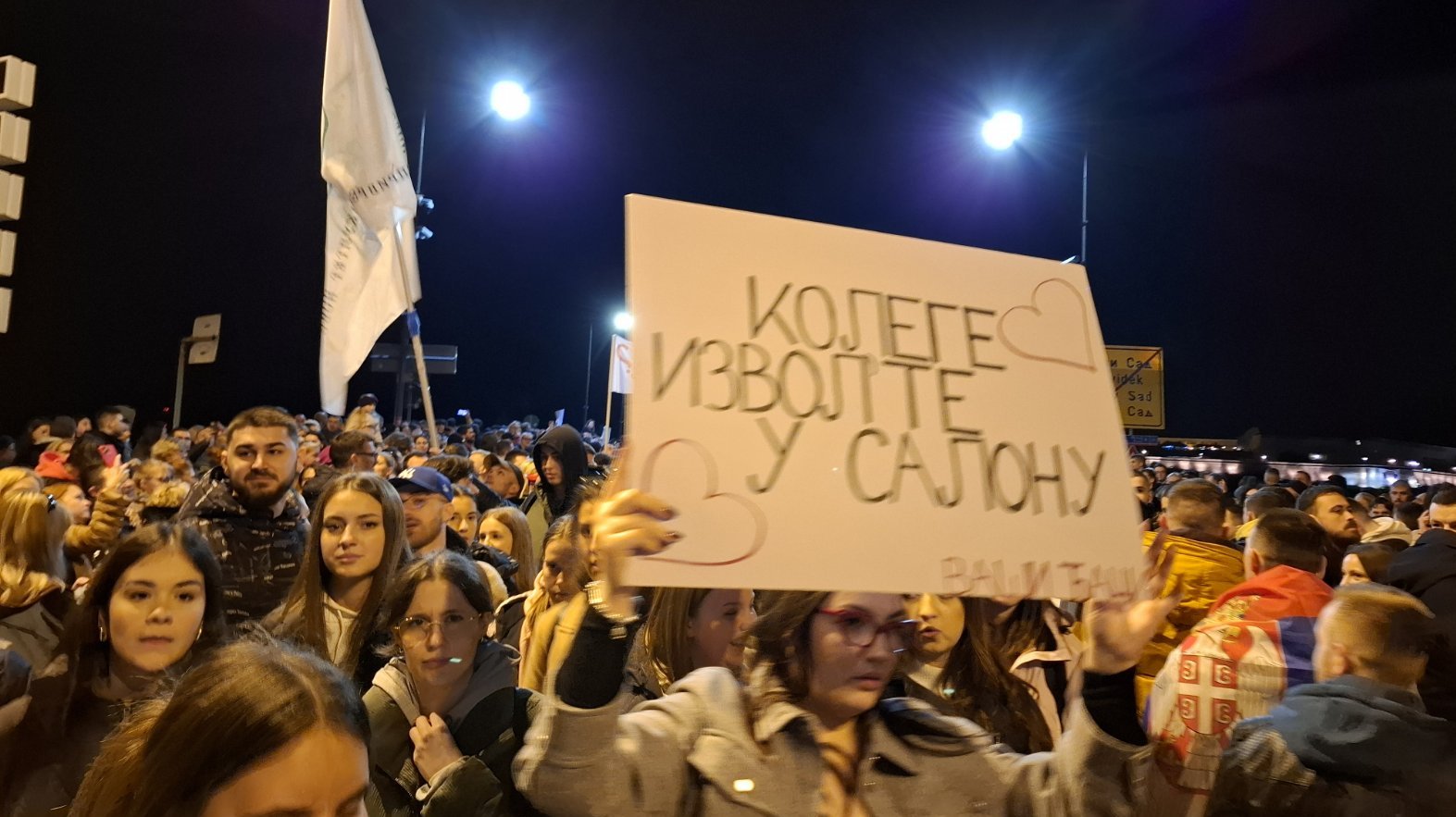 Studenti iz Beograda peške stigli u Novi Sad, odali poštu nastradalima: Noć će provesti na fakultetima, skup protekao bez incidenata (FOTO, VIDEO) 10