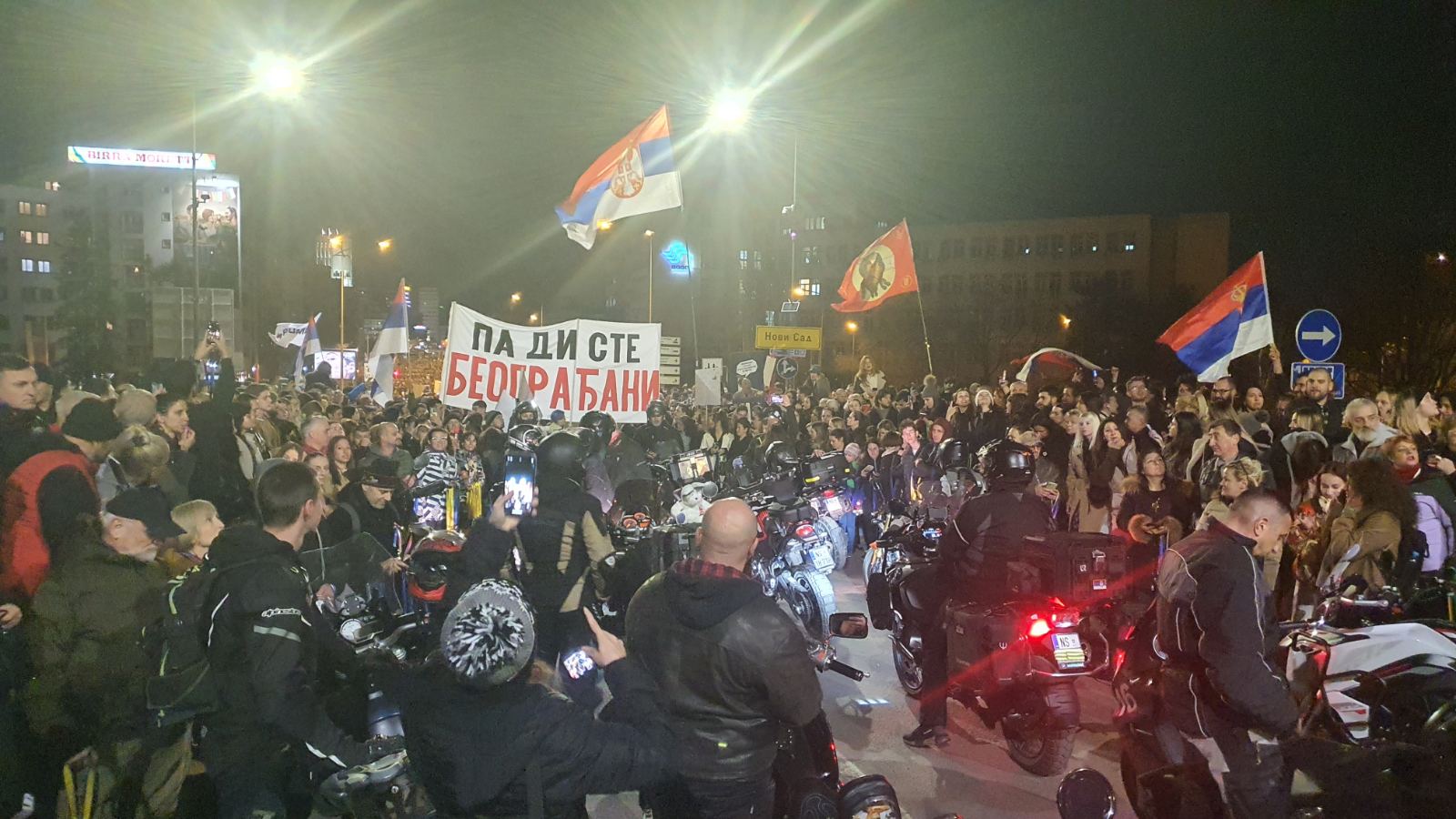 Studenti iz Beograda peške stigli u Novi Sad, odali poštu nastradalima: Noć će provesti na fakultetima, skup protekao bez incidenata (FOTO, VIDEO) 6