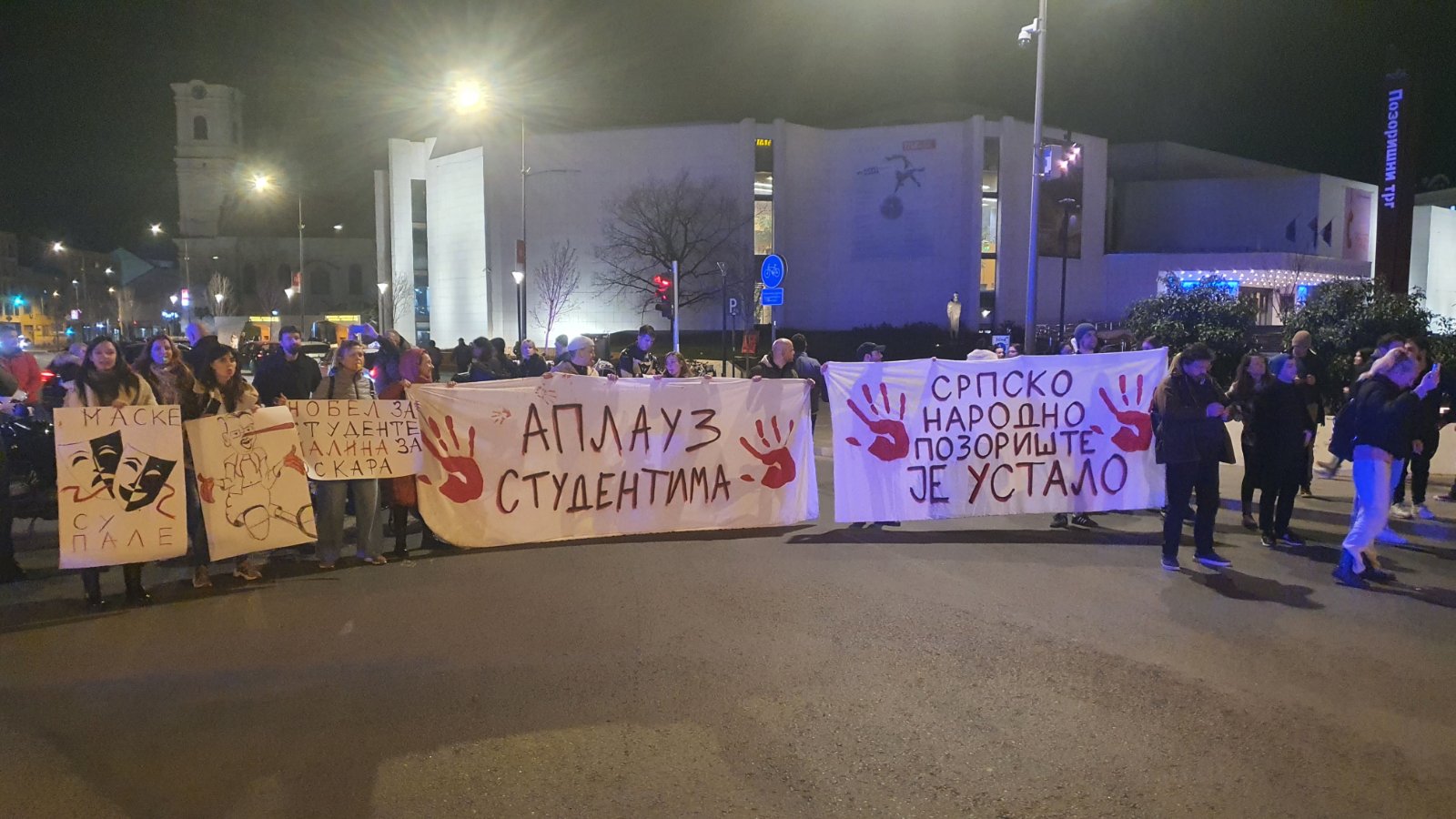 Studenti iz Beograda peške stigli u Novi Sad, odali poštu nastradalima: Noć će provesti na fakultetima, skup protekao bez incidenata (FOTO, VIDEO) 4