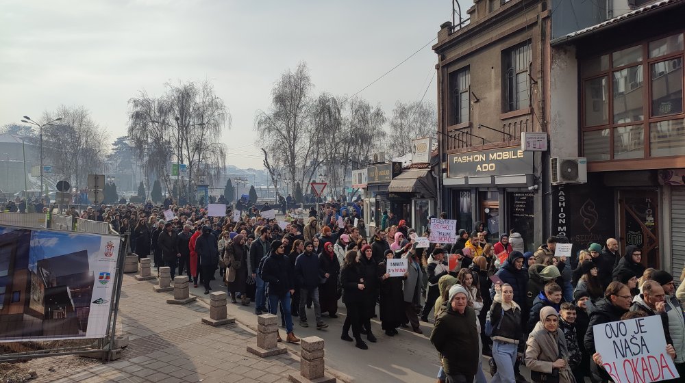 "Probudite se, ljudi": Ustao i Novi Pazar (FOTO) 1