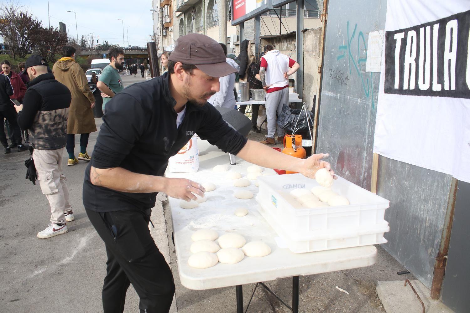 Studentska blokada Autokomande u Beogradu: Društvene igre i prase na ražnju 9 blokada autokomande, studentski protest