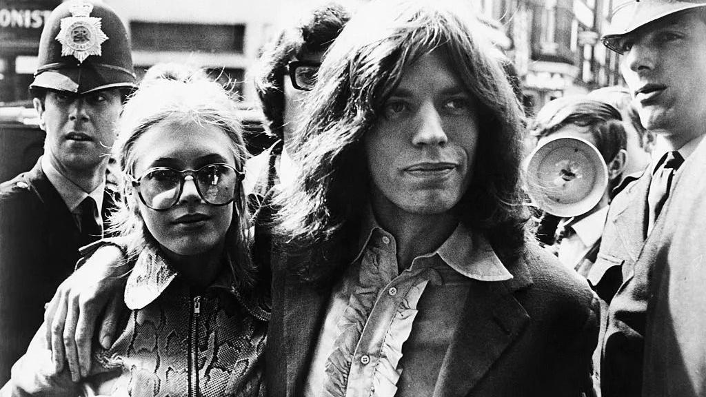 Preminula čuvena britanska pevačica i glumica Merijen Fejtful 3 Merijen Fejtful i Mik Džeger