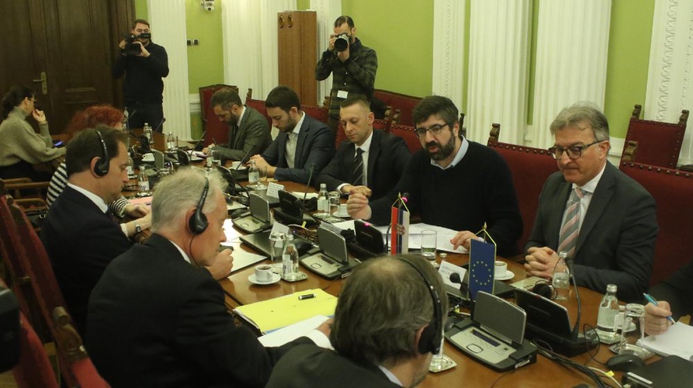 Šta su poslanici opozicije iza zatvorenih vrata rekli Janu Kopmanu o studentskim zahtevima i krizi u Srbiji? 1