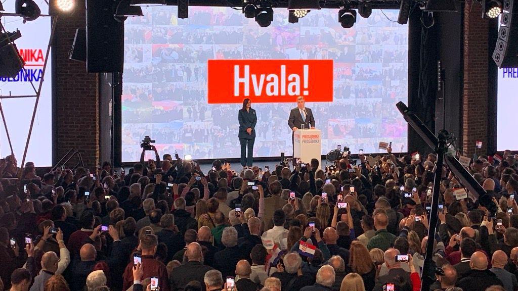 Šta pobeda Zorana Milanovića znači za Hrvatsku 2 Zoran Milanović sa suprugom na bini u štabu SDP-a