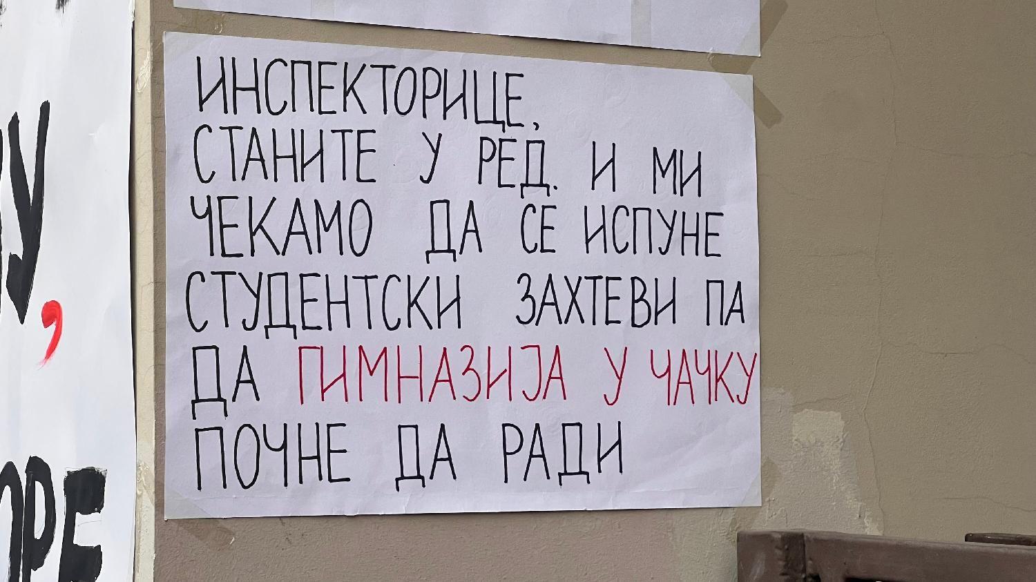 Škole u Srbiji: Obustava rada, inspekcije i najava smanjenja plata 2 protest u Čačku, gimnazija u čačku