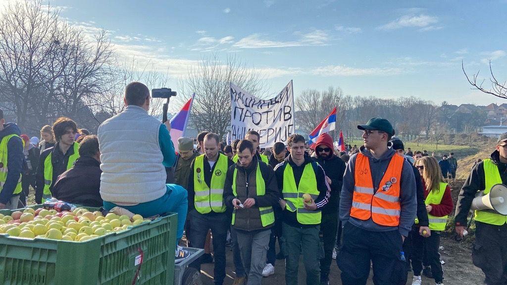 Studenti u Čortanovcima, biciklisti stigli do Inđije na putu ka Novom Sadu 6 studenti