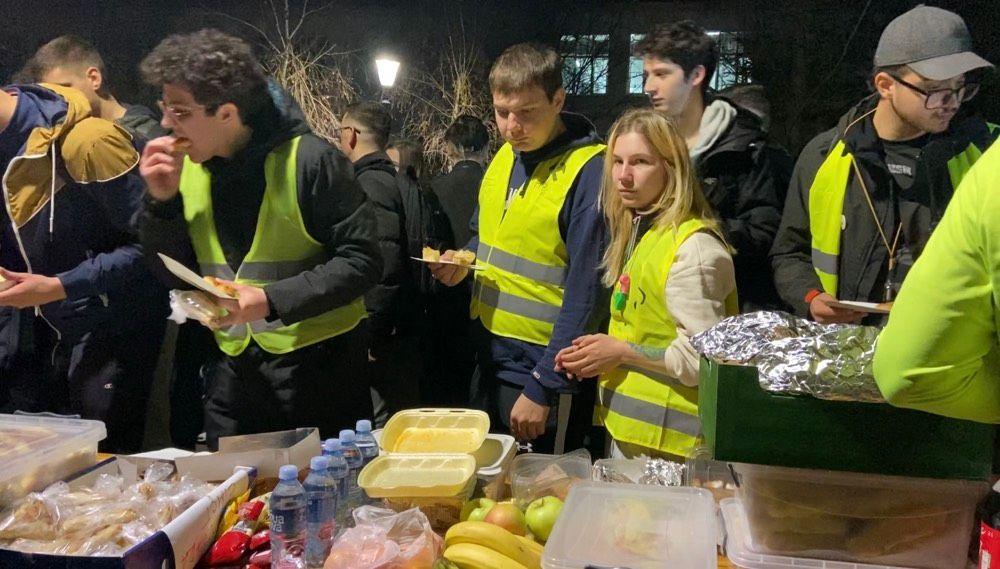 Beogradski studenti noćili u Inđiji, nastavljaju pešačenje ka Novom Sadu 11 doček