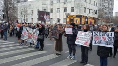 Zastani Srbijo Zemun U Zemunu blokada uz obezbeđenje policije, najavljeno novo okupljanje za večeras(FOTO) 3