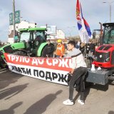 Poljoprivrednici iz Rače traktorima tri sata blokirali put Rača-Topola 11