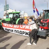Poljoprivrednici iz Rače traktorima tri sata blokirali put Rača-Topola 9