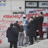 Pokrenut postupak protiv napadača na snimatelja ispred prostorija SNS 10