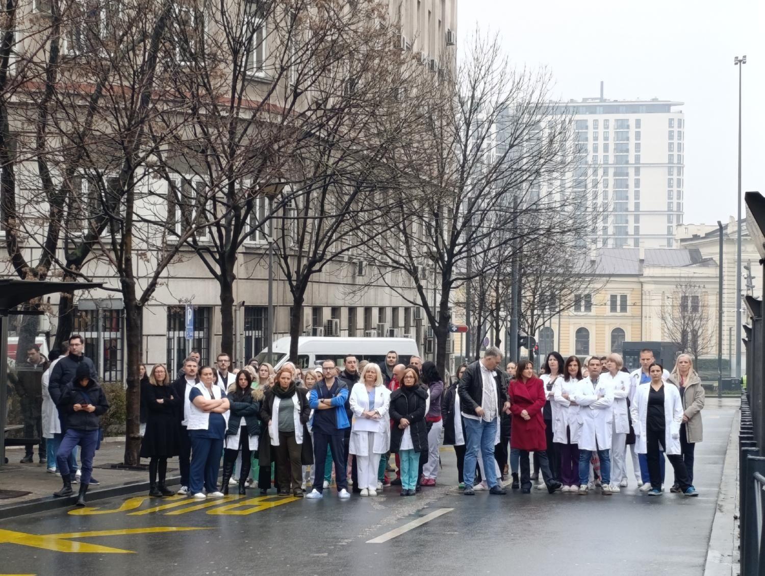 Protesti širom Srbije, obustava rada, u Jagodini Vučićev miting 2 protest lekara