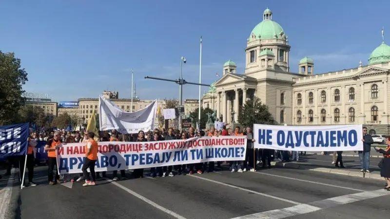 Kako će škole u Srbiji raditi od ponedeljka 1 protest prosvetnih radnika