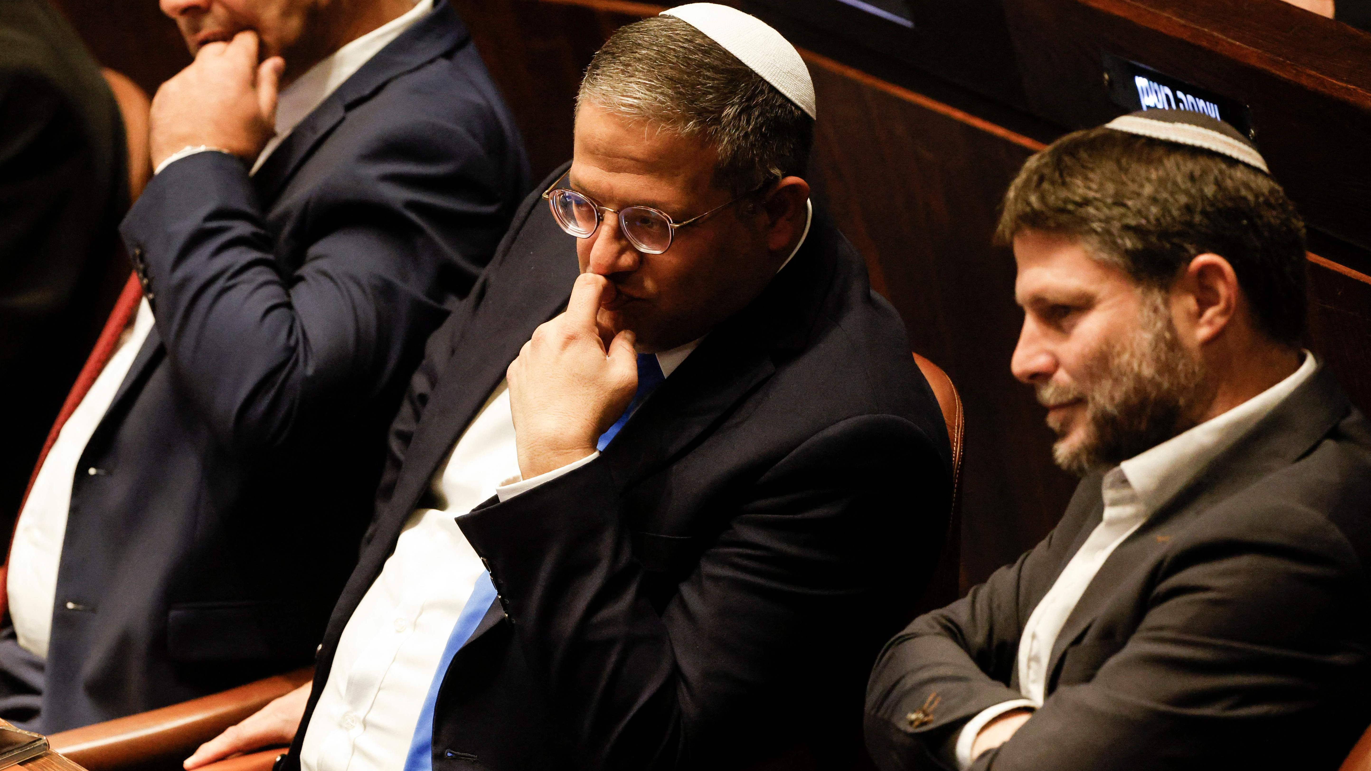 Kako glasi sporazum o primirju u Gazi i može li da potraje 10 Desničarski članovi Kneseta Itamar Ben-Gvir (sredina) i Bezalel Smotrič (desno) izrazili su protivljenje aktuelnom navodnom mirovnom sporazumu