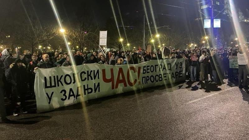 Određen pritvor vozačici koja je udarila studentkinju na protestu 3 Okupljeni protestuju zbog napada na studentkinju