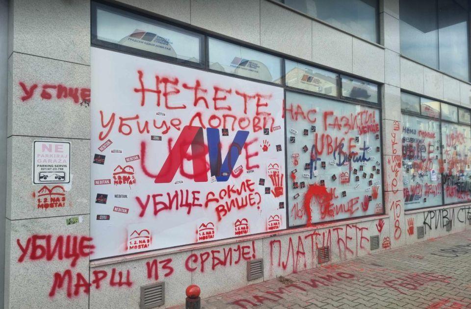 Bejzbol palicama na studente u Novom Sadu, teško povređena jedna devojka 1 Protest ispred prostorija Srpske napredne stranke u Novom Sadu posle napada na studente