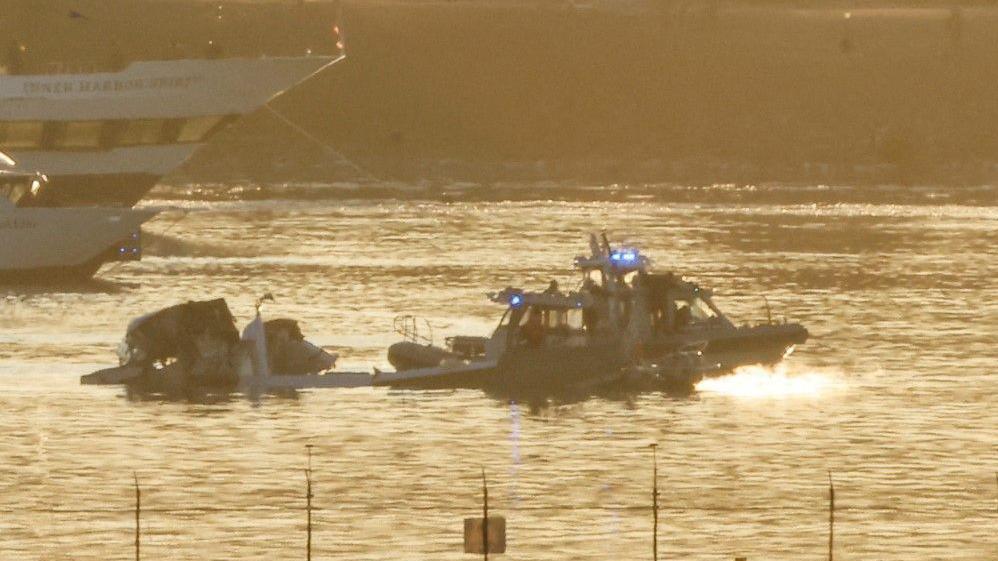 Nema preživelih u sudaru putničkog aviona i vojnog helikoptera u Vašingtonu 2 sudar aviona i helikoptera