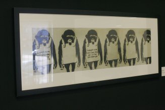 Banksy Beograd "Zagrli bombu i slikaj se": Na izložbi Benksija u Beogradu (FOTO) 2