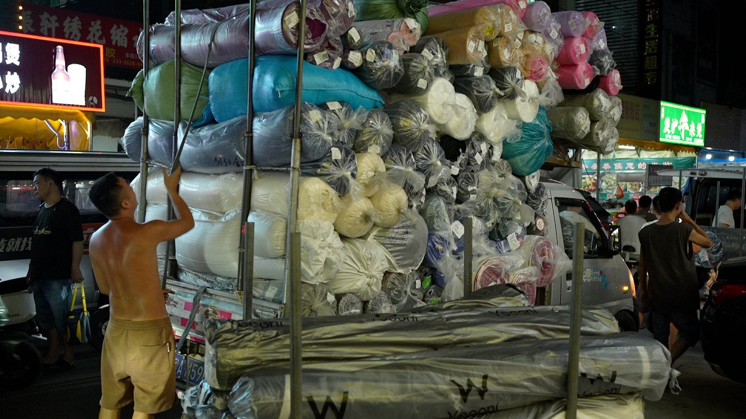 Istina iza jeftine odeće: U poseti kineskim fabrikama gde se radi 75 sati nedeljno 3 kineski radnik