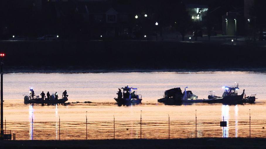 Spasilački brodovi u reci Potomak