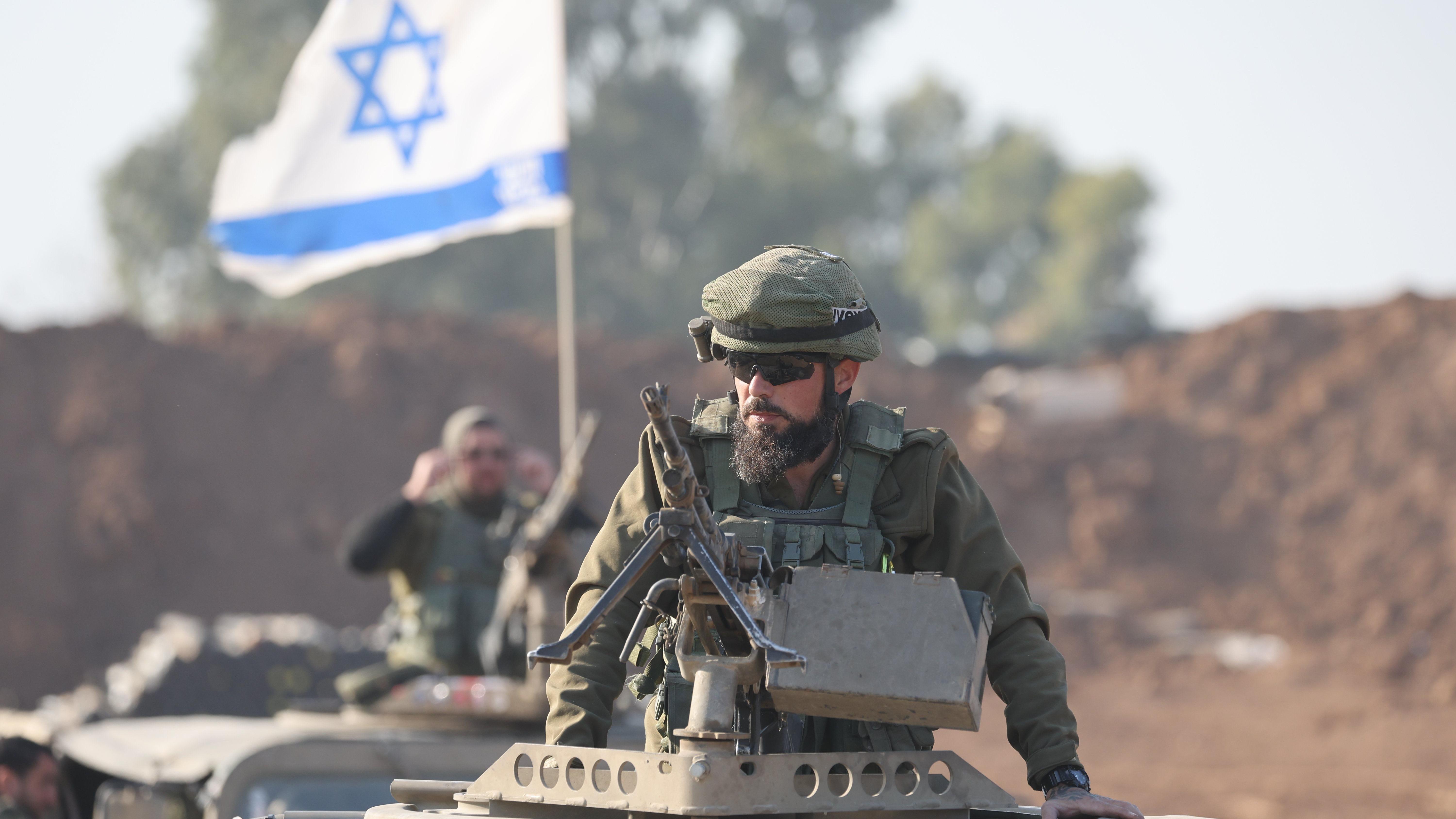 Kako glasi sporazum o primirju u Gazi i može li da potraje 2 Izraelski vojnik na vozilu