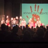 Sinoć nakon predstave "Dok te ja hranim i oblačim" Pozorište mladih u Novom Sadu publici za studente: "I, šta ćete vi sad?" (VIDEO) 1