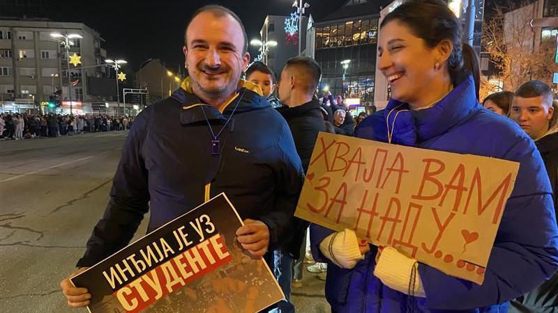 Beogradski studenti noćili u Inđiji, nastavljaju hodanje ka Novom Sadu 5 Doček u Inđiji