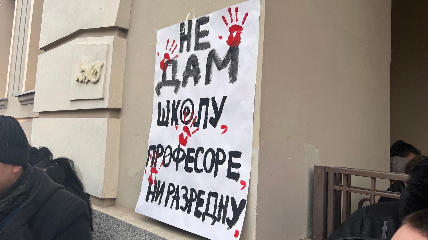 Škole u Srbiji: I radno i neradno, i maturanti u blokadama 4 protest ispred škola