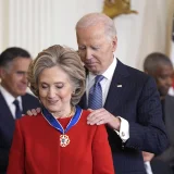 Hilari Klinton, Džordž Soroš...: Bajden uručio 19 predsedničkih medalja slobode 9