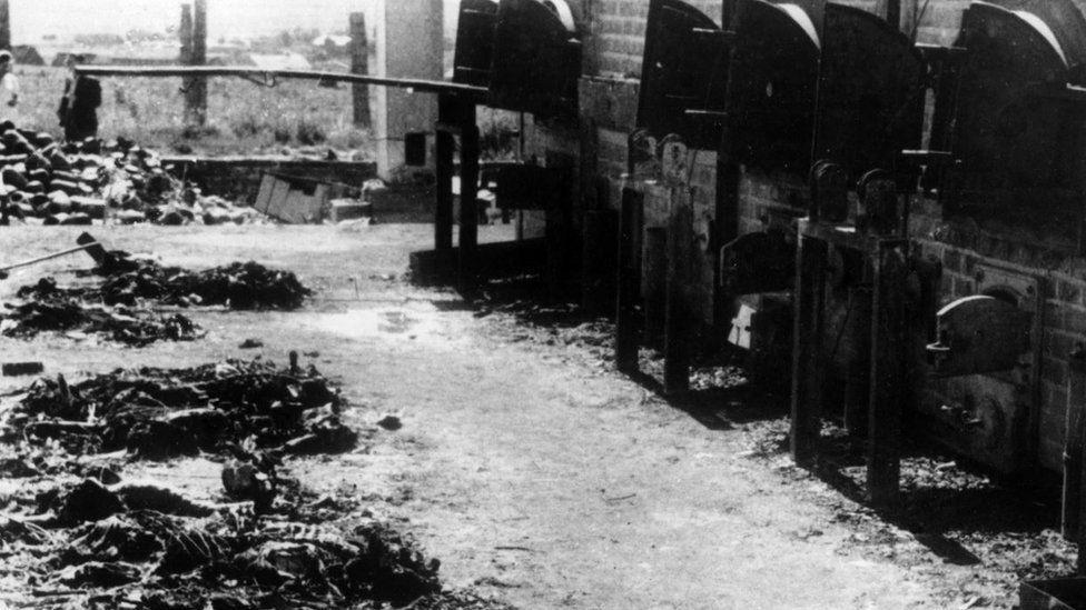 Jevreji koji su bili prisiljen da šalju druge Jevreje u gasne komore Aušvica 7 Peći za kremaciju u nemačkom koncentracionom logoru Aušvic-Birkenau