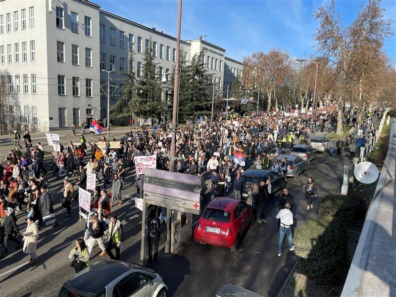 Studentska blokada Autokomande u Beogradu: Društvene igre i prase na ražnju 22 kolona studenata, studentski protest, blokada autokomande