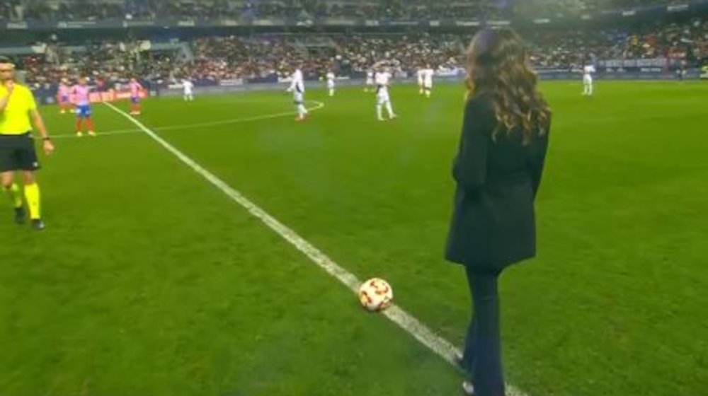 Ćerka Radomira Antića izvela početni udarac u meču Kupa Kralja (VIDEO) 1